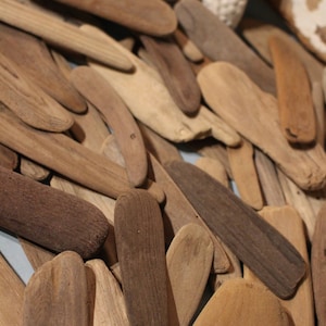 25 piezas de madera flotante plana de 3 a 5 pulgadas del norte de California, tarjetas para colocar en la mesa de la boda, ideales para manualidades