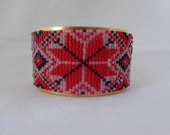 Handmade pearl weaving cuff