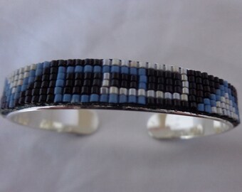 Bracelet weaving geometric pattern