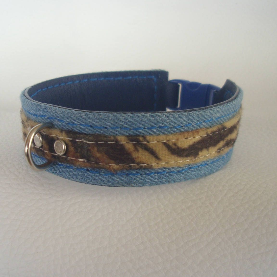 Collier Pour Chien ou Chat en Cuir et Jean avec Une Bande Au Motif Africain