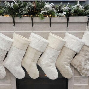 Lichtgouden, ivoor, beige kerstsokken, moderne kerstsokken, kerstversieringen, gepersonaliseerde kousen, geborduurde kousen