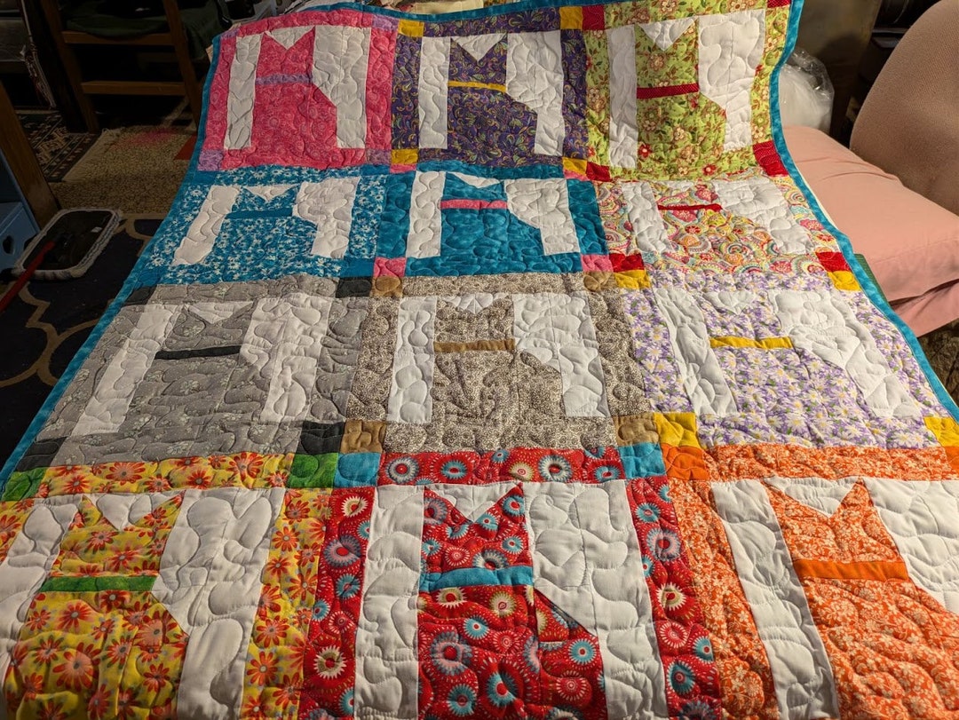 Couverture Bébé Ou Plaid 'Scrappy Cats' - Haut De Quilt Fait Main USA, Motifs Chats Colorés