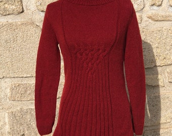 Pull long motif torsadé sur le devant (laine LANG: Novena)