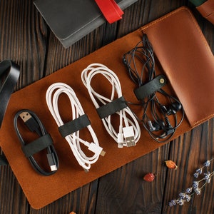 Organizzatore per cavi e caricabatterie in pelle, supporto personalizzato per cavi, organizer per cavi personalizzato, raccoglitore per cavi, regalo da viaggio per lui