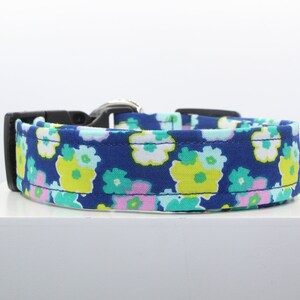 Lemony flowers dog collar, Collars for dogs, Dog collars, Fabric dog collar, Dog lovers, Dogs, Spring dog collar, Print dog collar.