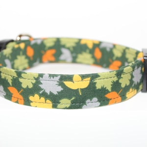 Green Autumn dog Collar, Fall dog collar, Fall leaves dog collar, Dog collar, Handmade dog collar.