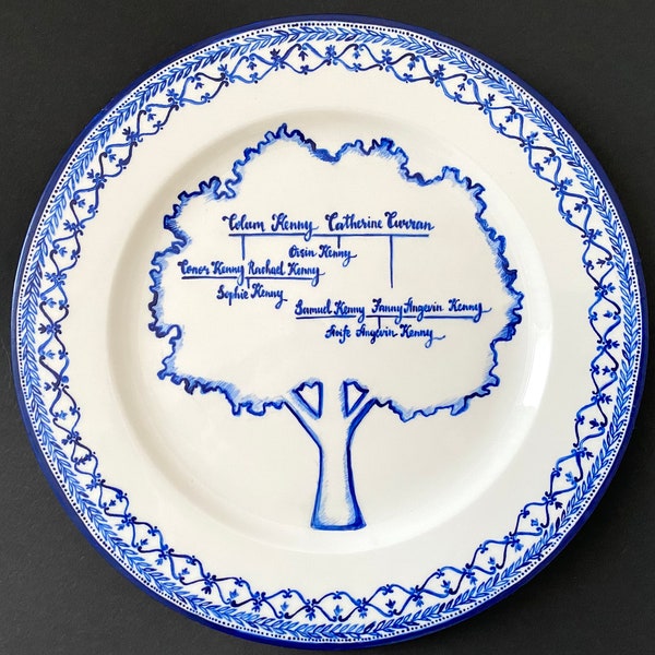 Assiette d'arbre généalogique peinte à la main en bleu de Delft, décor généalogique personnalisé de style hollandais