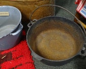 Antique 1920s Griswold Cast Iron No. 9 Tite-Top Dutch Oven Bottom, Antique Cast iron Cookware, 1920s Antique Griswold Cast Iron Dutch Oven