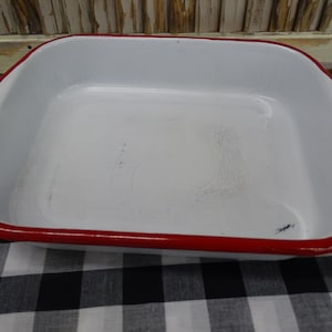 Vintage White Enamel Pan with Red Rim: Farmhouse Kitchen Basin