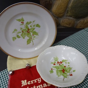 Set di piatti vintage dipinti con motivo agrifoglio natalizio, piatti vintage in porcellana tedesca con motivo agrifoglio dipinto a mano, piatti natalizi dipinti