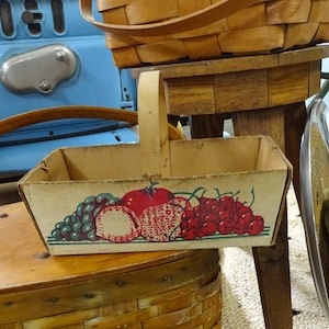 Cesta de frutas de cartón vintage de 2 cuartos, asa de madera curvada, cesta de granja vintage con elementos de verano, portafrutas de cartón para verano