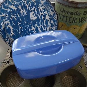 Vintage Hall China Covered Refrigerator Dish, Periwinkle Blue Halls Refrigerator Dish, Retro Covered Storage Dish, Halls China, 1940s Dish