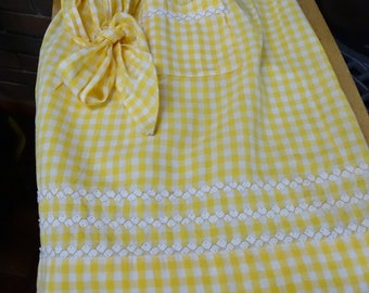 Vintage Farmhouse Yellow Gingham Half Apron with Rick-Rack Trim and Pockets, Retro Yellow Gingham Cotton Half Apron with Pocket and Tie