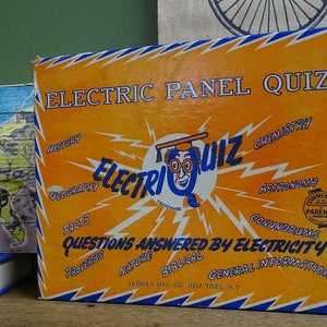 Retro Electriquiz-spel met 12 speelkaarten, Retro Jacmar Mfg Co-quizspel elektrisch paneel, retro batterijgevoed quizspel met oplichten