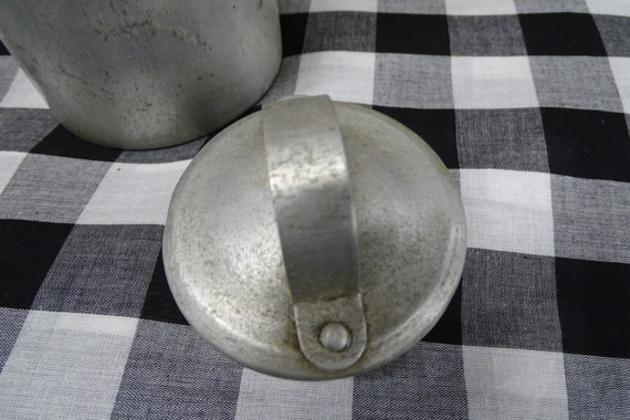 Petit pot de lait vintage avec poignée en aluminium, ferme rustique vintage  Français décor de chalet de campagne, seau à lait vintage pour la cuisine  de ferme -  France