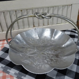 Vintage Everlast Forged Aluminum Serving Basket: Flower Design Knot Handle
