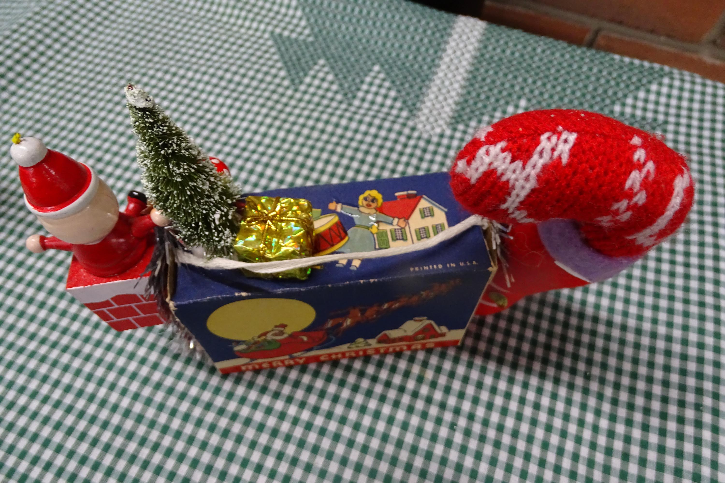 ヴィンテージサンタクロースのクリスマスアセンブラージュ：1960年代の