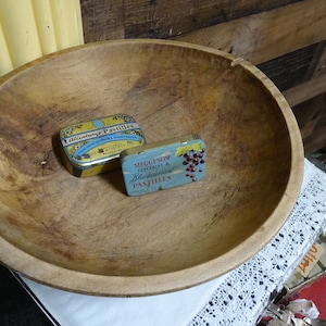 Vintage Hand Carved Wooden Bowl: Rustic Folk Art Decor