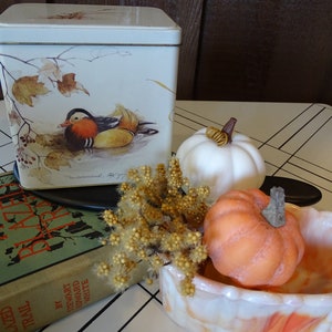 Vintage Akro Agate Candy Dish: Swirled Orange Ribbed Glass Planter