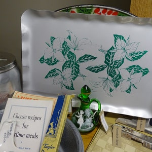 Vintage Silhouette Aluminum Serving Tray: Trillium Floral Emblem, Canada Souvenir