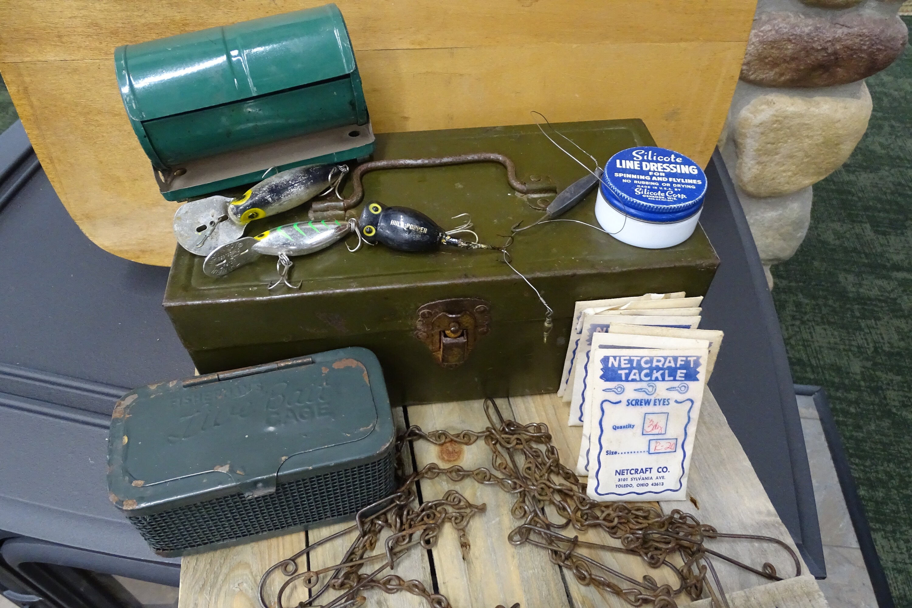 Vintage Falls City Metal Fishing Tackle Box With Lures, Bait Boxes, Metal  Stringer, Vintage Falls City Fishing Tackle Box and Fishing Gear -   Norway
