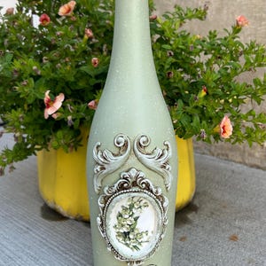 Bouteille découpée fabriquée à la main, accent décoratif de fleurs, décoration intérieure rustique, décoration intérieure, bouteille décorative, décoration unique, cadeau
