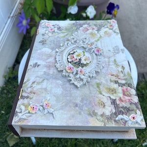 Handgjord trälåda med blommig decoupage: Förvaring av smycken