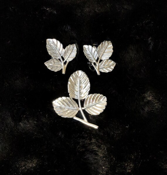 Vintage Sarah Coventry Set Brooch Earrings Leaves… - image 1