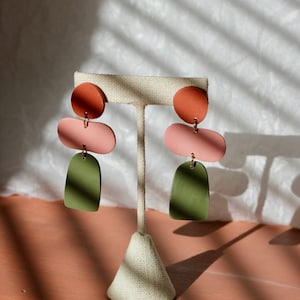 Pendientes llamativos de arcilla polimérica de colores / Diseño creativo, orgánico y audaz / Joyería artística abstracta