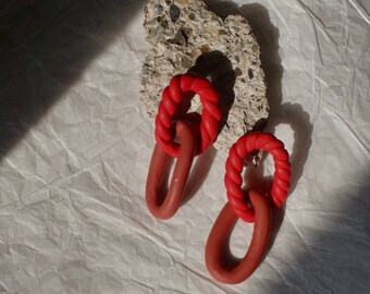 Orecchini Large Polymer Clay Statement / Cerchi intrecciati / Collegamenti a catena / Orecchini a tubo scultoreo / Design moderno