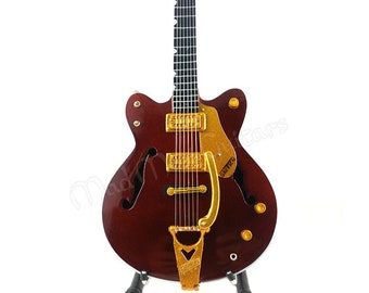 Miniaturowa gitara GEORGE HARRISON z wolnym stojakiem The BEATLES