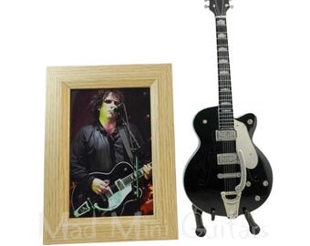 Chitarra in miniatura ROBERT SMITH / Cornice per foto 6X4 / Supporto incluso / The CURE