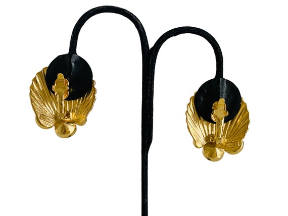 Boucles D'oreilles Clips Vintage TRIFARI Par Kunio Matsumoto - Coquillage Doré