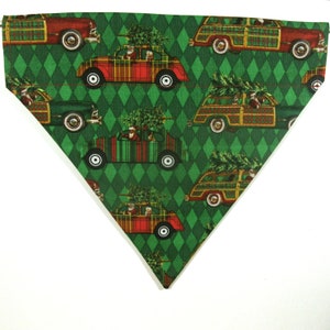 Omkeerbare kerstvakantie kerstman rijdende honden / omkeerbare rode paisley-bandana voor huisdieren
