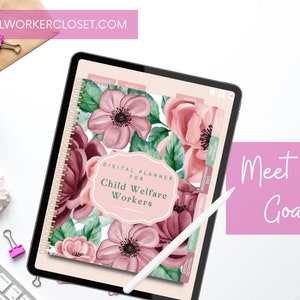 Puede incluir: Un planificador digital para trabajadores de bienestar infantil con un diseño floral con flores rosas y burdeos sobre un fondo blanco. El planificador incluye secciones para el calendario, objetivos, gestión de casos y más. El texto "Meet Your Goals!" está escrito en rosa sobre un fondo blanco.