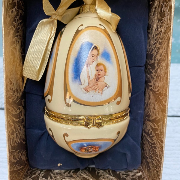 NIB Oh Holy Night Mr. Christmas Porcelain Musical Egg Ornament| Music Doesn't work