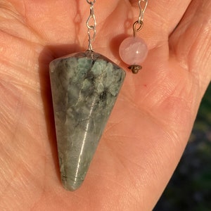 Genuine Emerald Pointed Pendulum with Rose Quartz Metaphysical Dowsing image 2