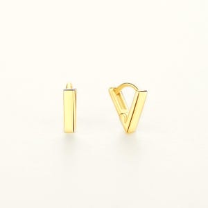 Lavishe 925 Sterling Silver Plain Mini Triangular Huggie Hoop Earrings Plain Geometric Huggie-Hoops for Women