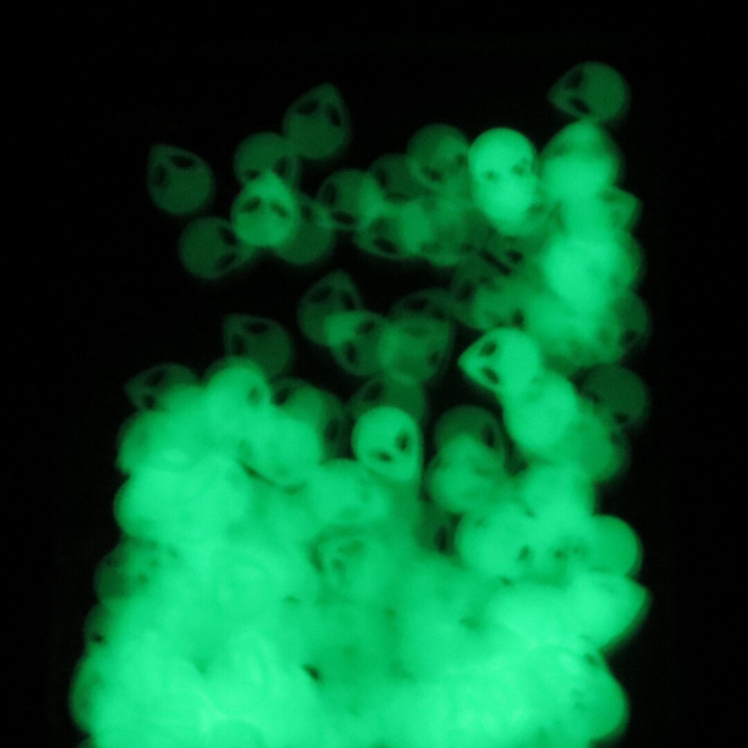 Glow in the Dark ALIEN Glitter | 2.5 Grams Bag | Off-white Under Light ...