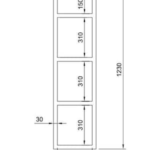 Può includere: Un disegno tecnico a linee di uno scaffale rettangolare con quattro scomparti. L'altezza totale è di 1230 mm e la larghezza di 330 mm. La larghezza interna è di 270 mm, lo spessore del telaio è 30 mm e le altezze sono 150 mm e 310 mm.