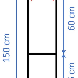 Può includere: Un'unità a scaffale in metallo nero con tre ripiani. L'unità a scaffale è larga 24 cm, alta 18 cm e lunga 60 cm. I ripiani sono profondi 20 cm. L'unità a scaffale è in piedi su una superficie bianca.