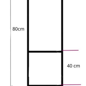 Peut inclure: Un dessin au trait noir et blanc d'un cadre rectangulaire avec des dimensions indiquées en centimètres. Le cadre mesure 80 cm de haut, 50 cm de large et comporte un séparateur horizontal à 40 cm du bas.