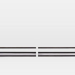 Puede incluir: Dos estantes rectangulares de metal negro. Cada estante tiene un marco simple en forma de caja con una barra de soporte horizontal. Los estantes están diseñados para montaje en pared y ofrecen una estética minimalista.