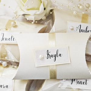 Pillow box, Elegant Ivory pillow box, Wedding gift box, Party gift box, Jewellery gift box, Wedding favours, Shimmery paper 113x72x30mm