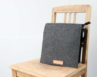 Messenger bag made of wool felt medium grey