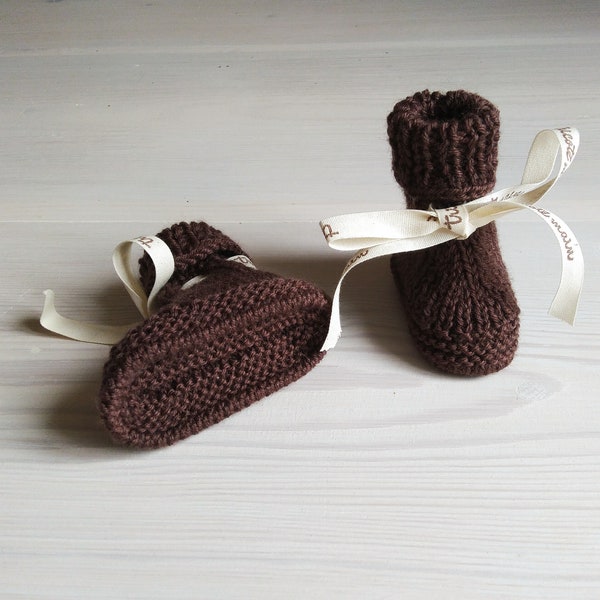 Chaussons tricoté main bébé naissance 3 mois avec lacet