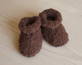 Baby knitted slippers hand size birth