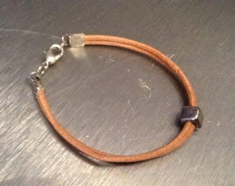 Bracelet cuir beige plus perle