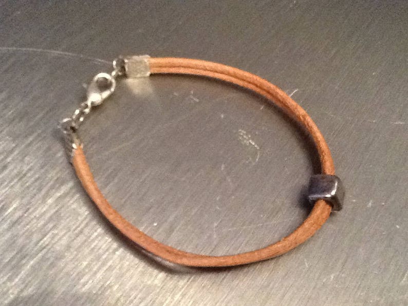 Bracelet cuir beige plus perle image 1