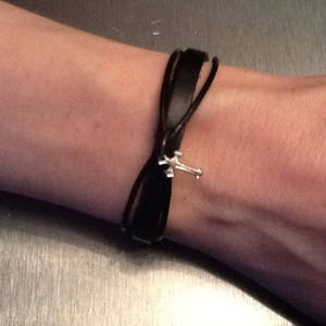 Bracelet double cuir plus croix image 2